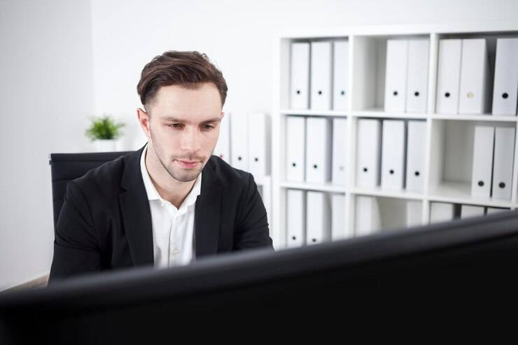 Начальник отдела кадров